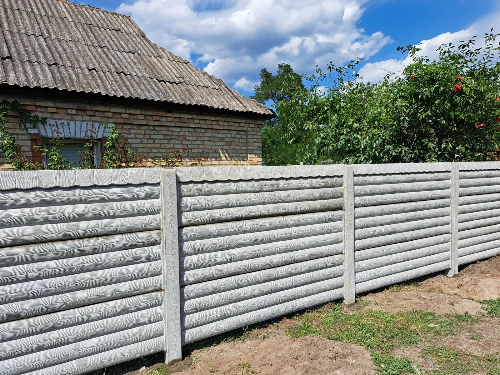 Встановлені бетонні паркани дизайн Колода